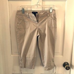White House Black Market stretch capri pants